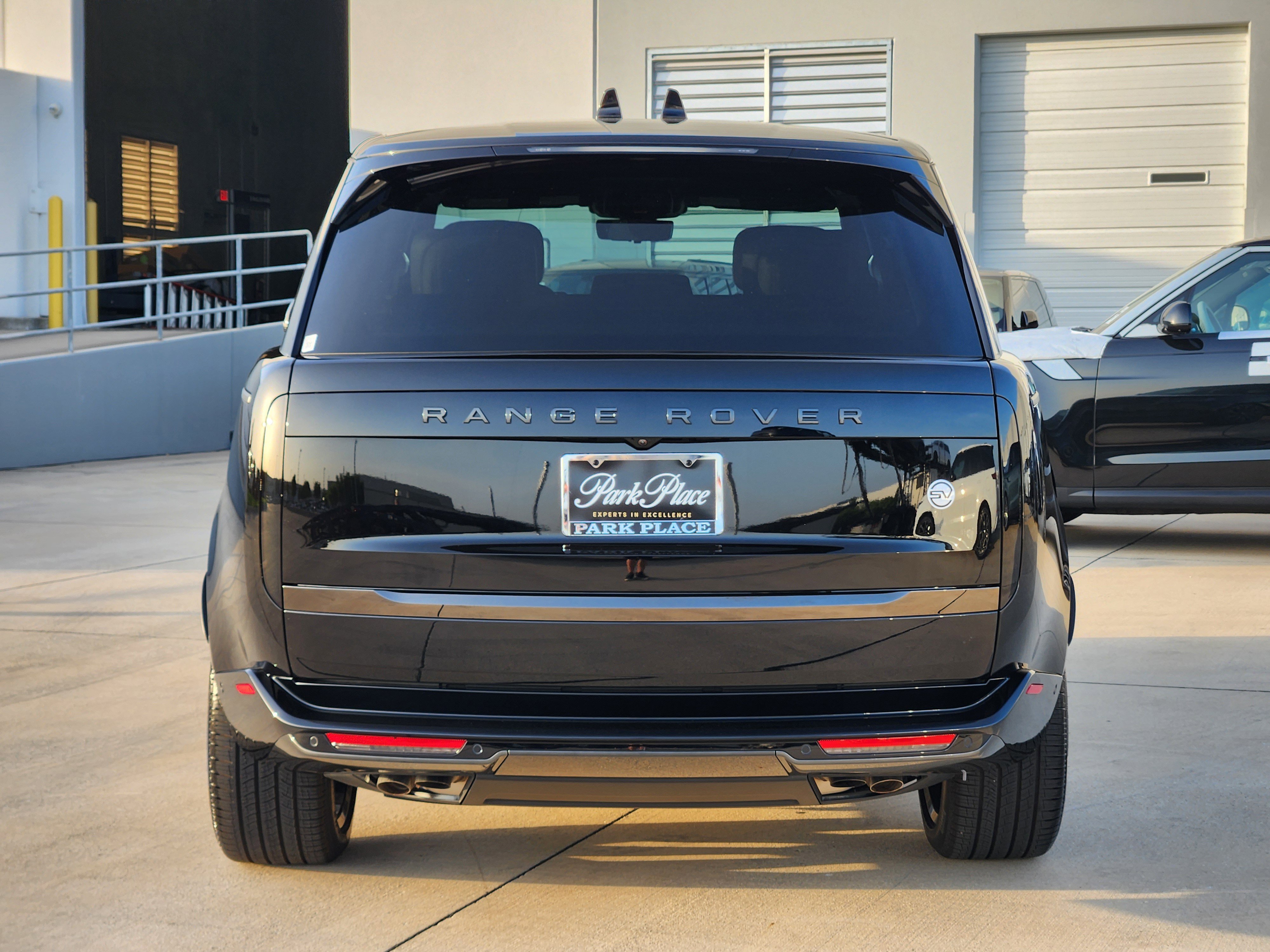 New 2025 Land Rover Range Rover SV image 6