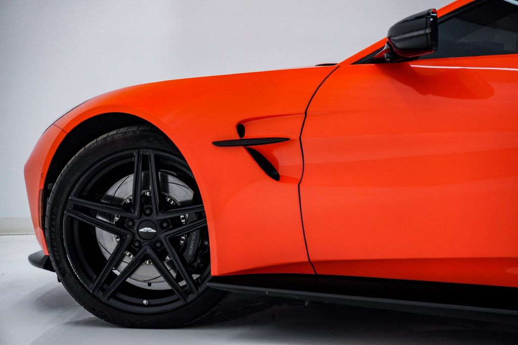 Used 2025 Aston Martin V8 Vantage Coupe RWD image 14