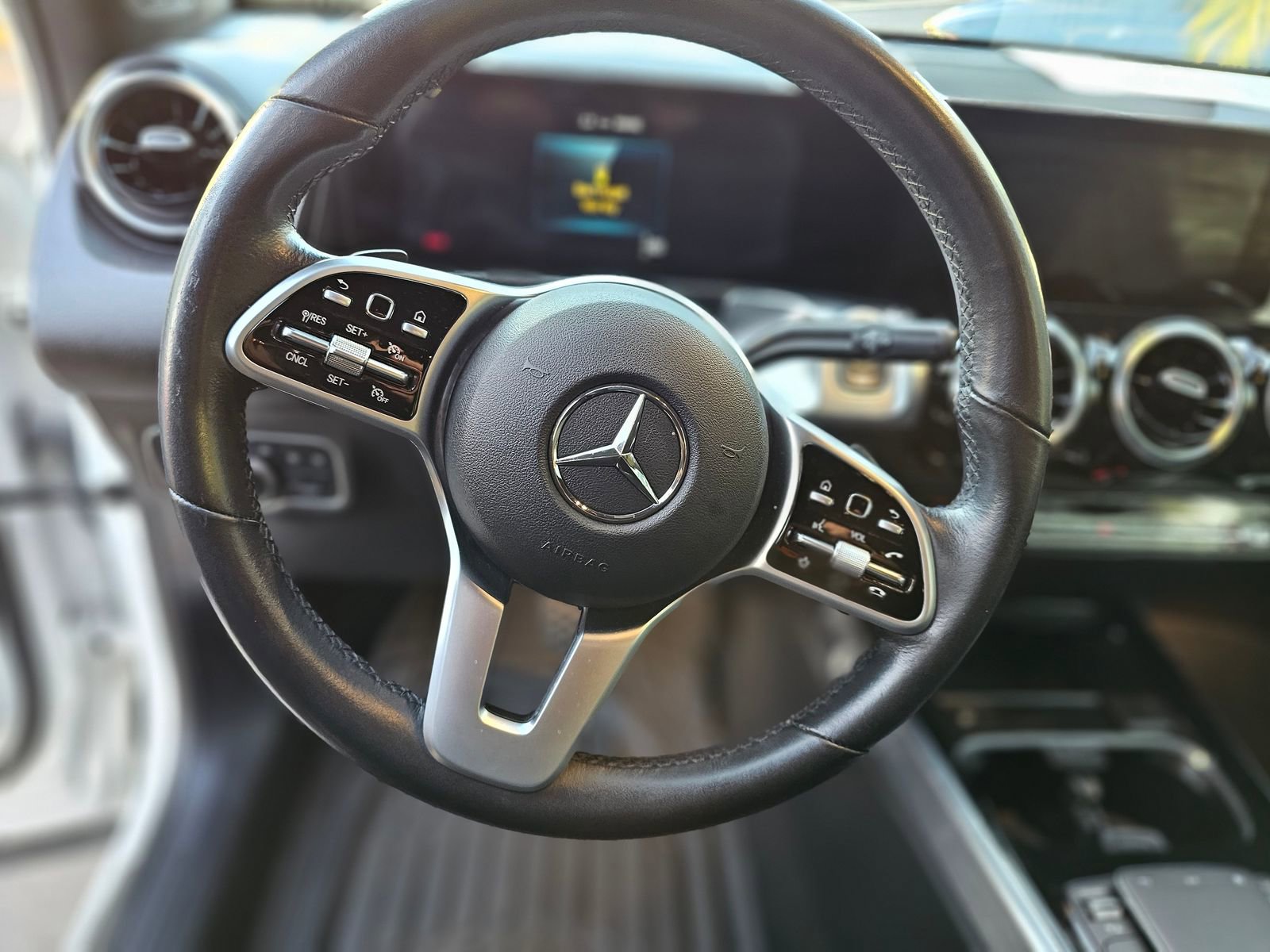 Used 2022 Mercedes-Benz GLB 250 4MATIC image 22