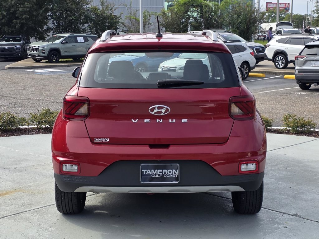 Used 2023 Hyundai Venue Limited w/ Cargo Package FWD image 3