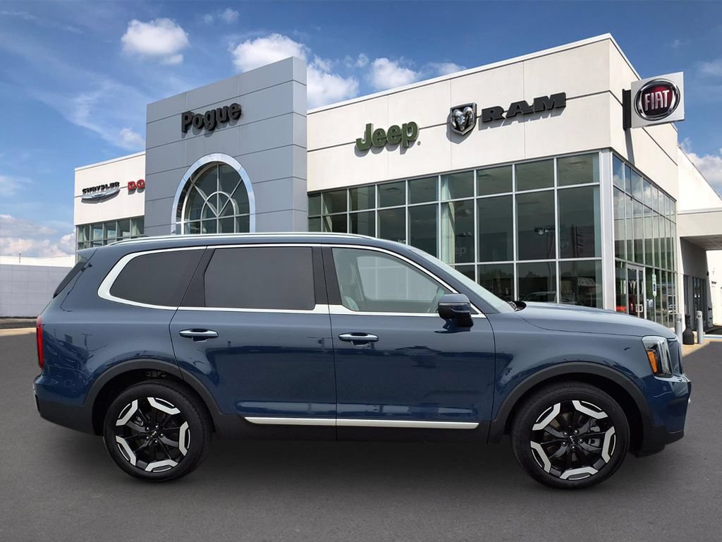 Used 2025 Kia Telluride S FWD image 2