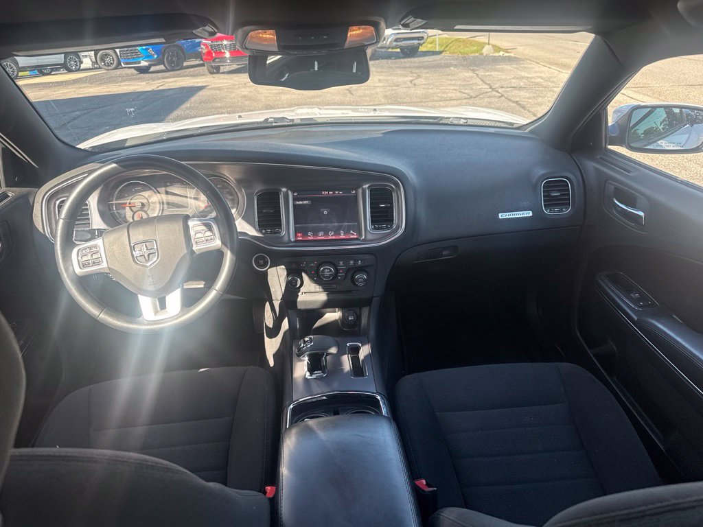 Used 2014 Dodge Charger SXT RWD image 25