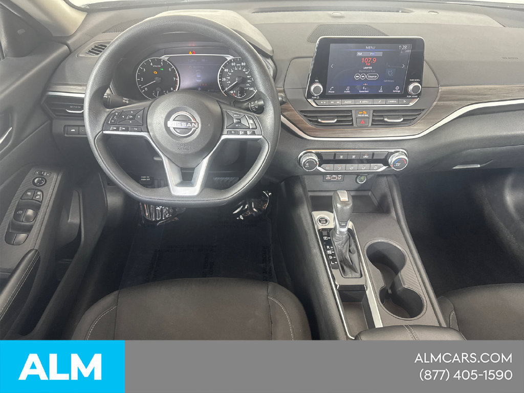 Used 2025 Nissan Altima 2.5 SV FWD image 24