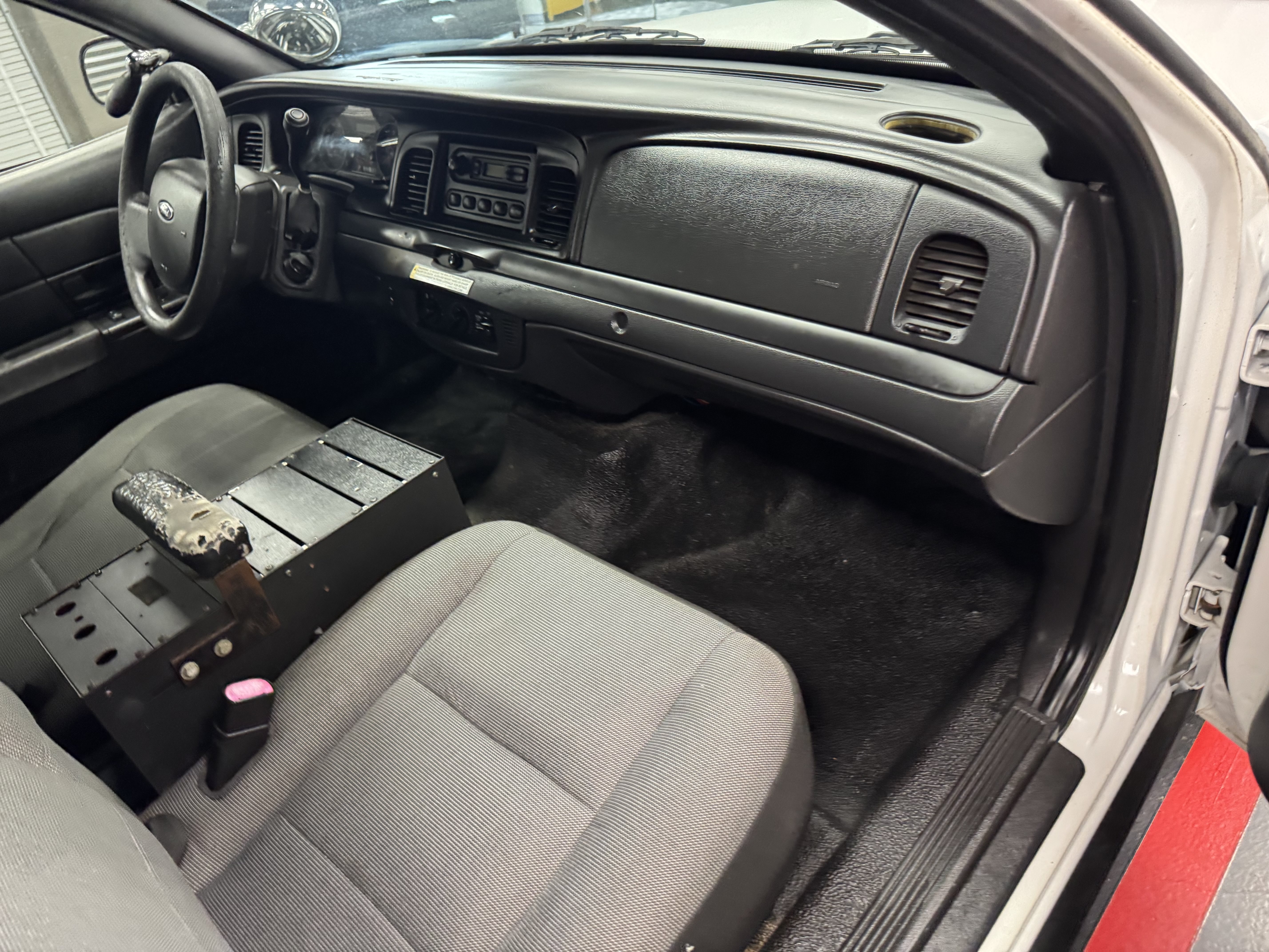 Used 2009 Ford Crown Victoria Police Interceptor RWD image 10