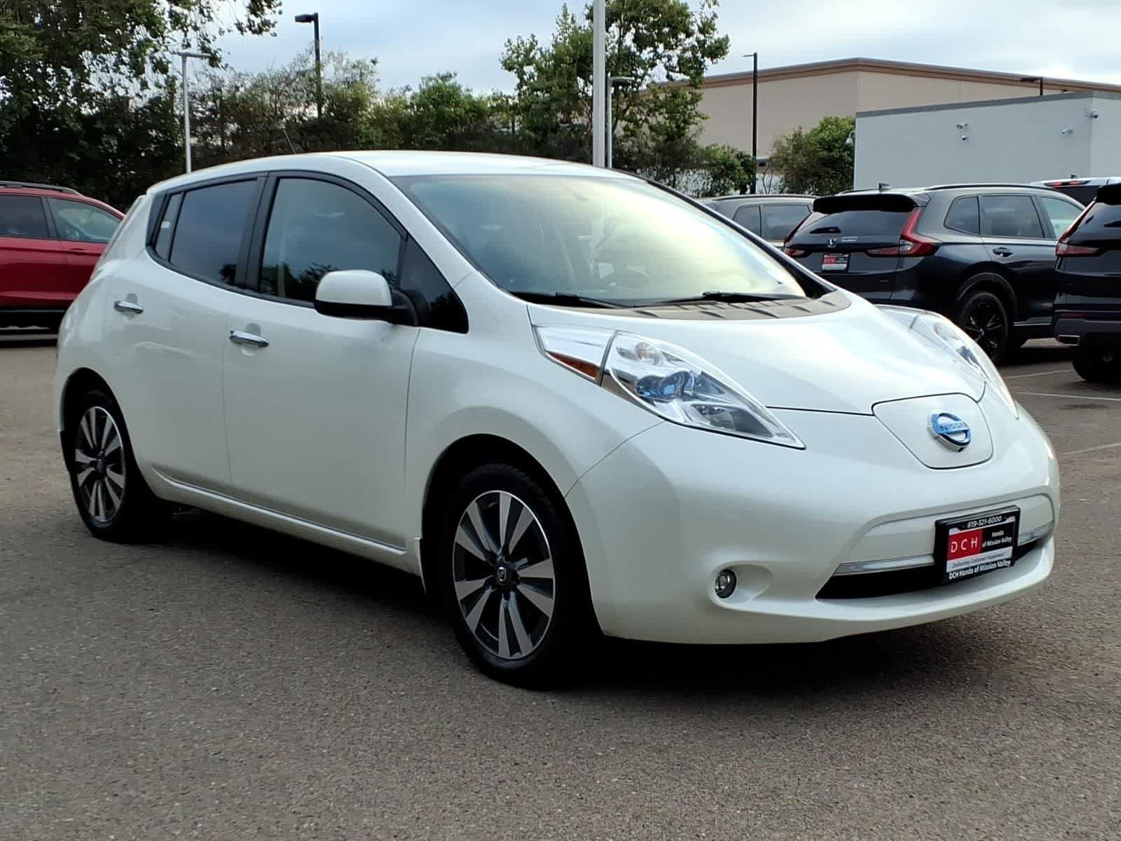 Used 2017 Nissan Leaf SL w/ Premium Package FWD image 3