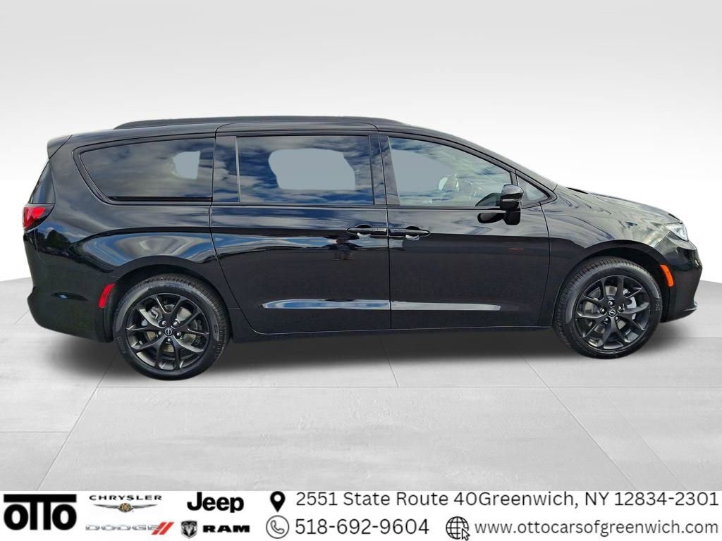 New 2026 Chrysler Pacifica Limited w/ S Appearance Package image 9