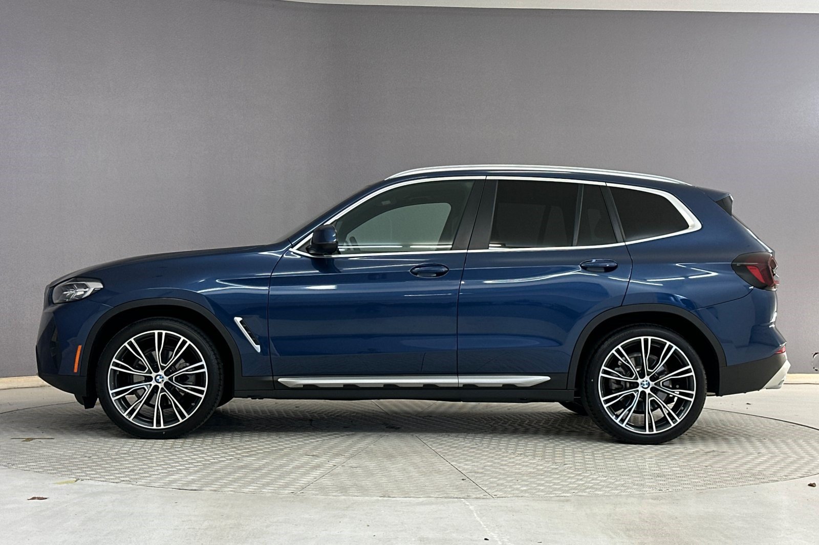 Certified 2024 BMW X3 sDrive30i w/ Premium Package RWD image 2