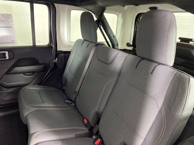 Used 2026 Jeep Wrangler Unlimited Sahara AWD/4WD image 32
