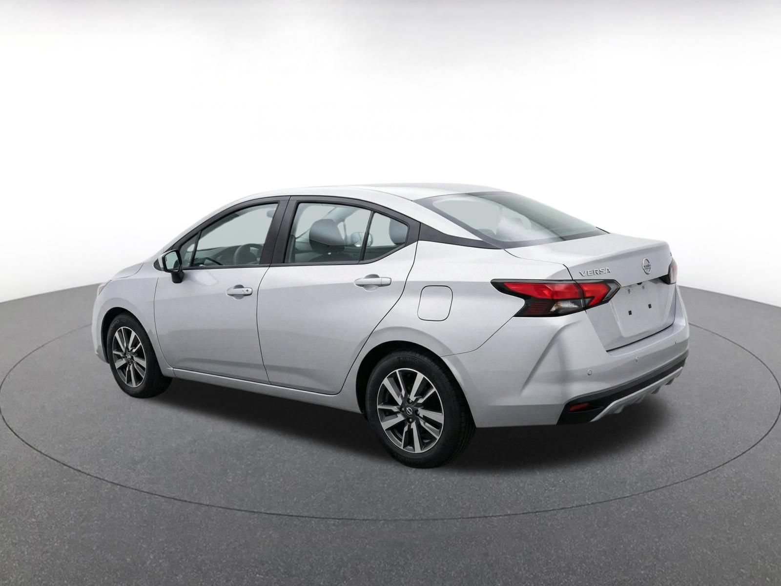 Used 2025 Nissan Versa SV FWD image 7