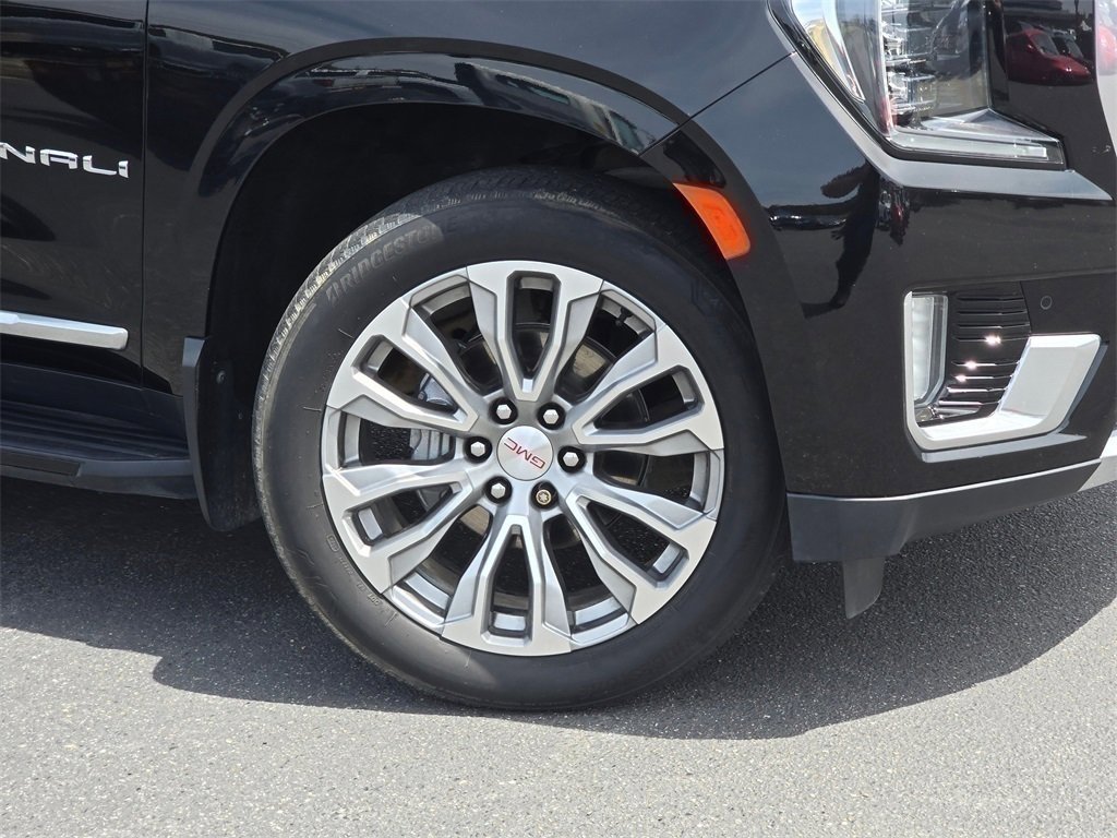 Used 2021 GMC Yukon Denali image 2