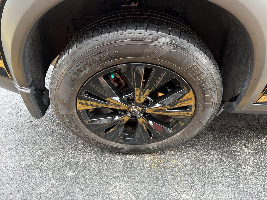 Used 2023 Nissan Rogue SV w/ SV Premium B Package image 9