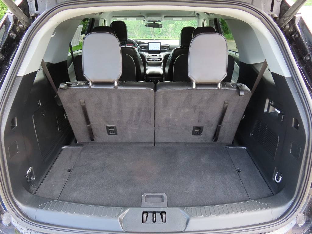 Used 2023 Ford Explorer XLT w/ Equipment Group 202A AWD/4WD image 19