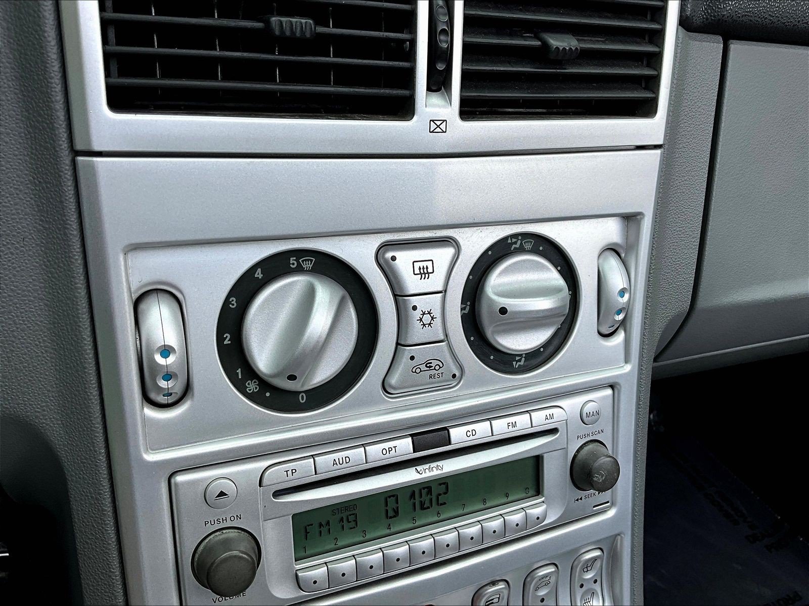 Used 2007 Chrysler Crossfire Limited RWD image 14