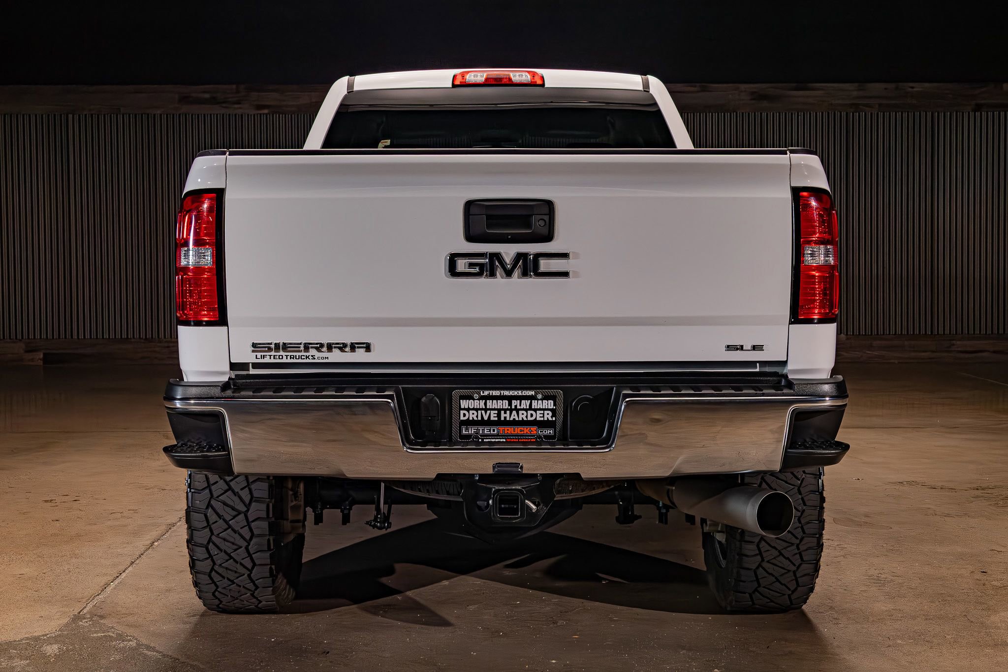 Used 2018 GMC Sierra 2500 SLE w/ Suspension Package, Off-Road AWD/4WD image 7