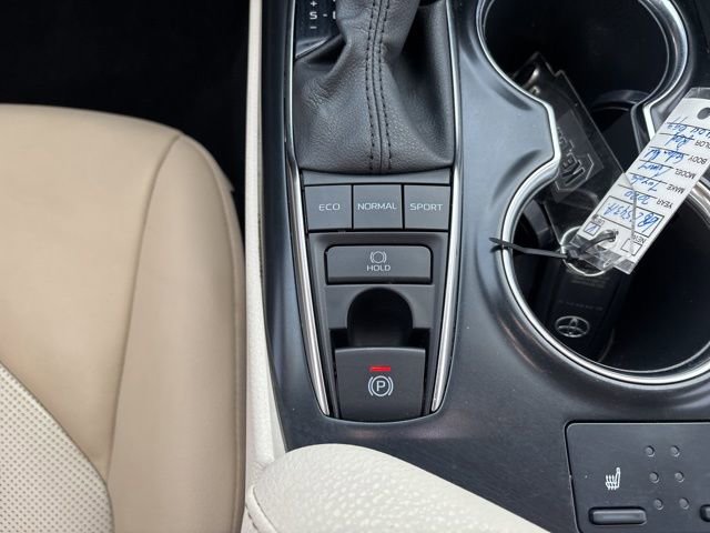 Used 2020 Toyota Camry XLE image 33