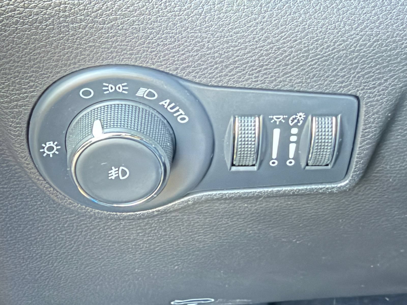Used 2025 Jeep Compass Trailhawk AWD/4WD image 33
