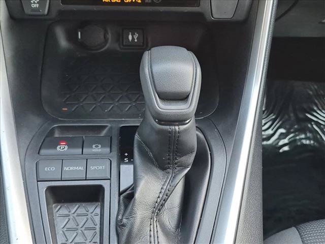 Used 2019 Toyota RAV4 LE w/ Carpet Mat Package FWD image 12