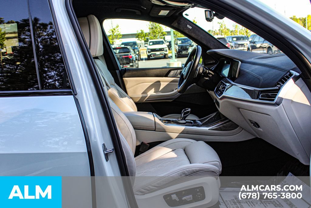Used 2022 BMW X7 M50i w/ Dynamic Handling Package AWD/4WD image 23