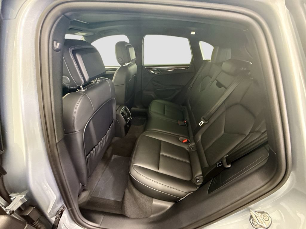Used 2026 Porsche Macan AWD/4WD image 19