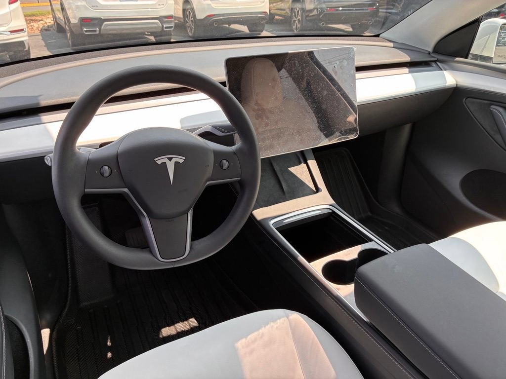 Used 2024 Tesla Model Y Long Range AWD/4WD image 31