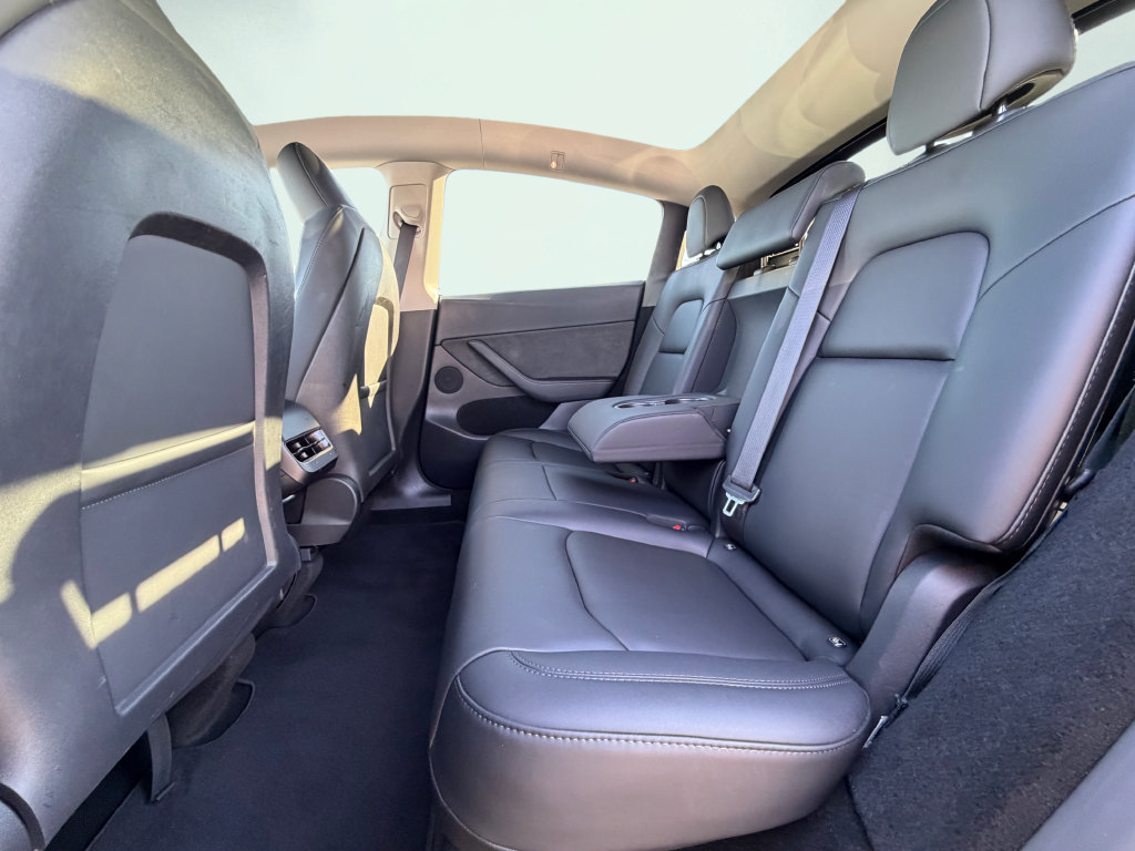 Used 2024 Tesla Model Y Long Range RWD image 45