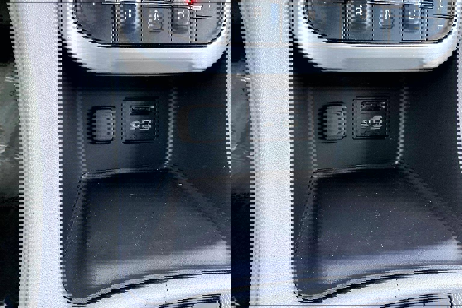 Used 2023 GMC Acadia SLT image 16