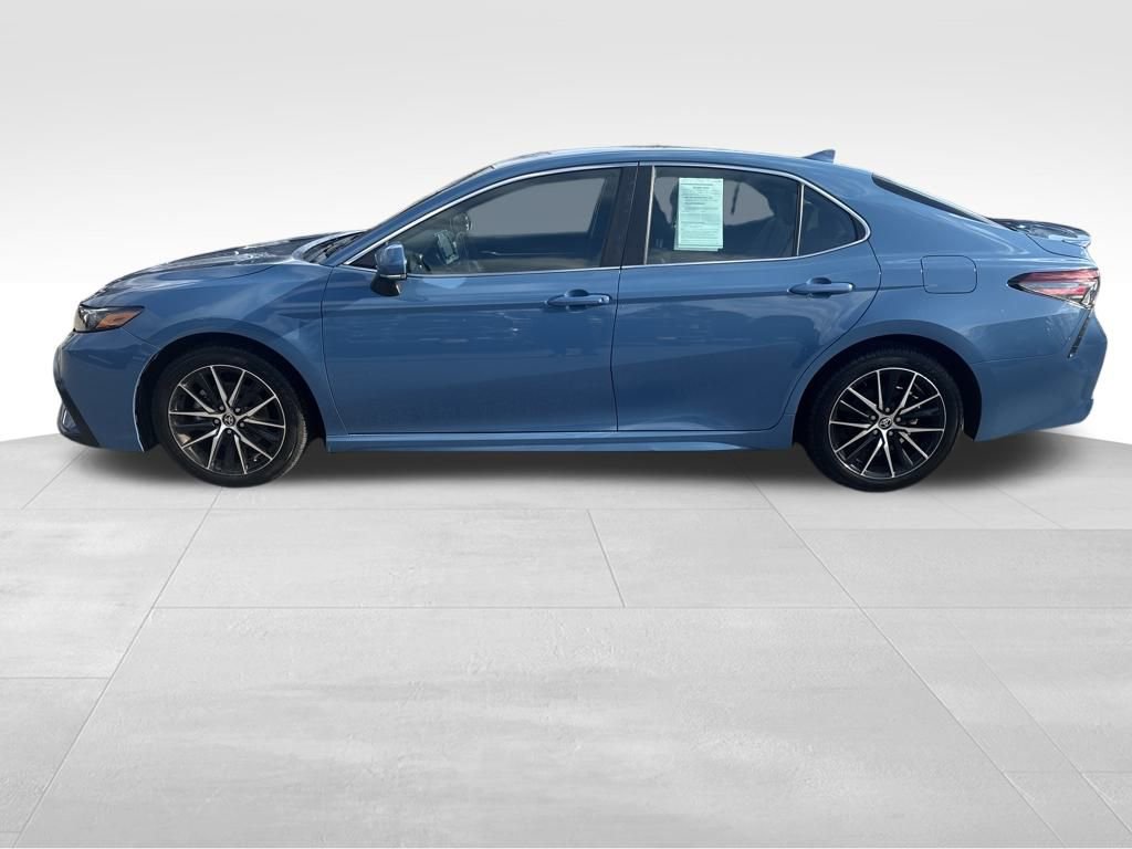 Used 2024 Toyota Camry SE video 2