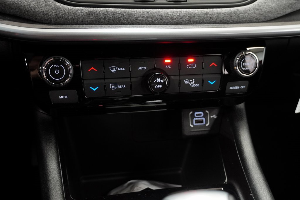 Certified 2025 Jeep Compass Latitude w/ Convenience Group image 28