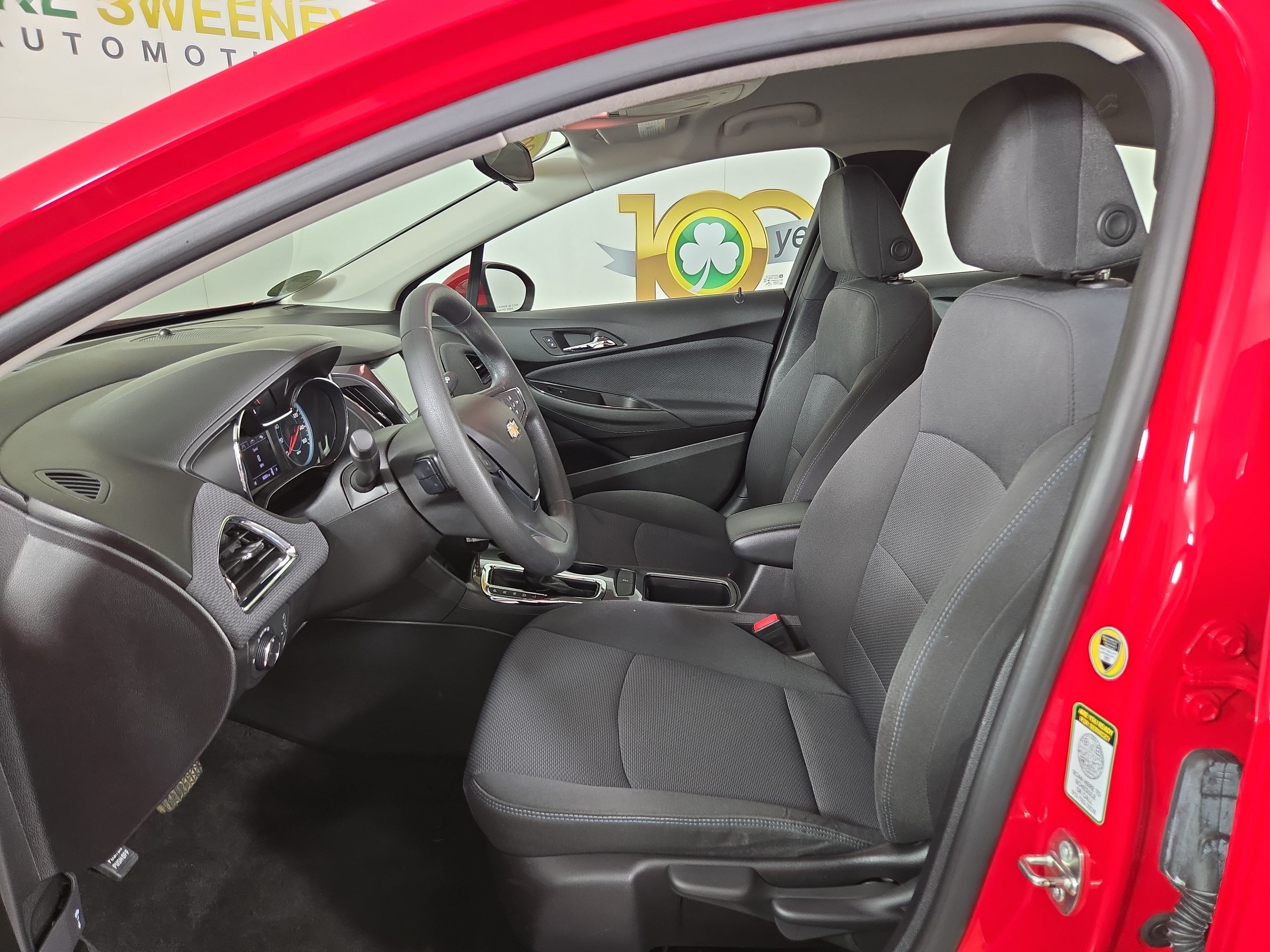 Used 2018 Chevrolet Cruze LT FWD image 11