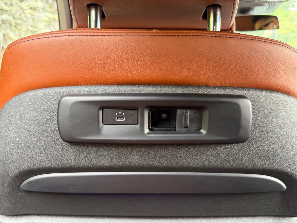 Used 2021 BMW X7 xDrive40i w/ M Sport Package AWD/4WD image 44