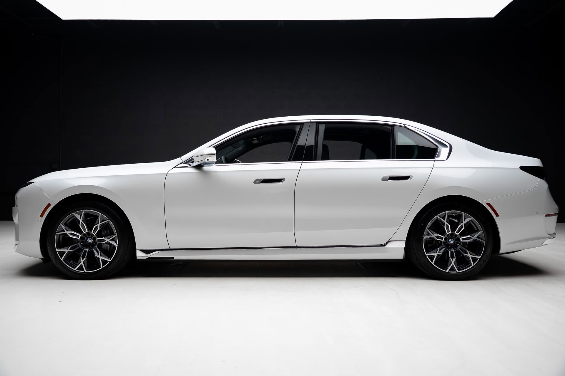 Used 2023 BMW i7 xDrive60 AWD/4WD image 18