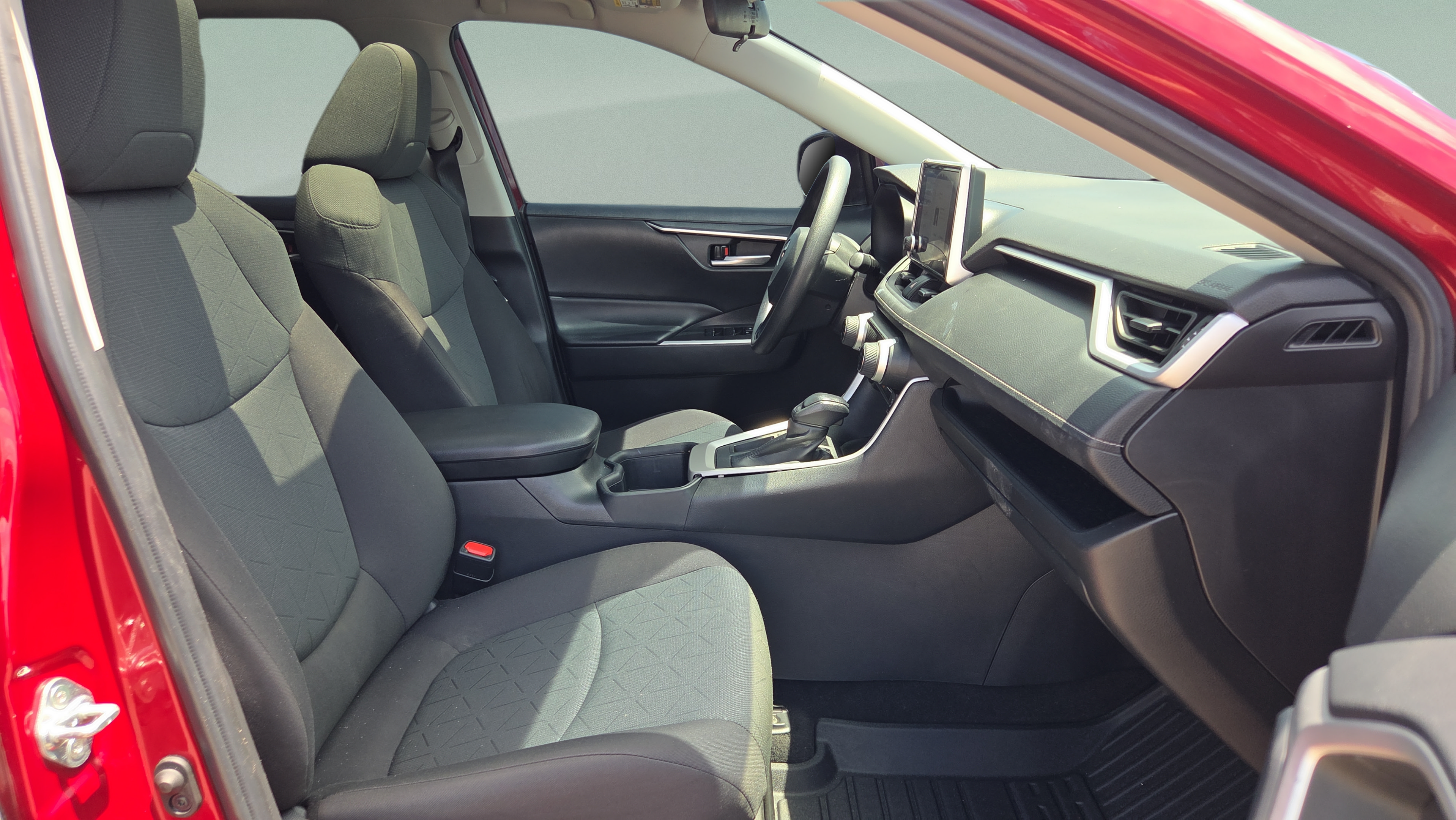 Used 2023 Toyota RAV4 XLE w/ Convenience Package FWD image 15