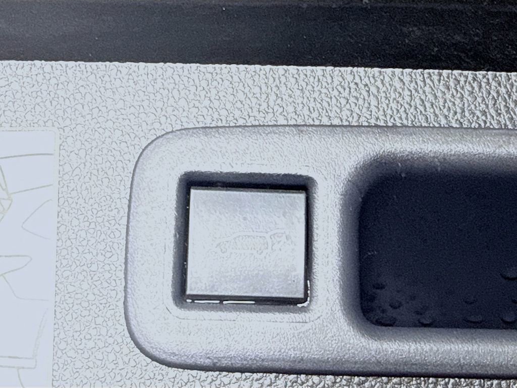 Certified 2021 Toyota Highlander Platinum image 32