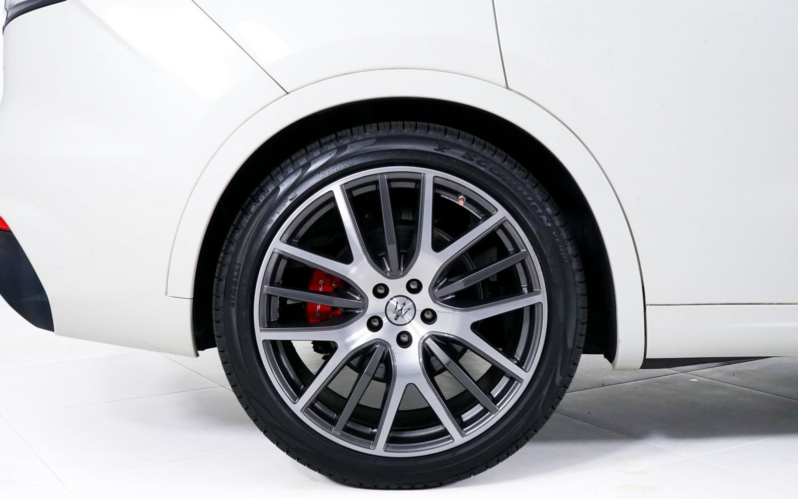 Used 2022 Maserati Levante Modena AWD/4WD image 13
