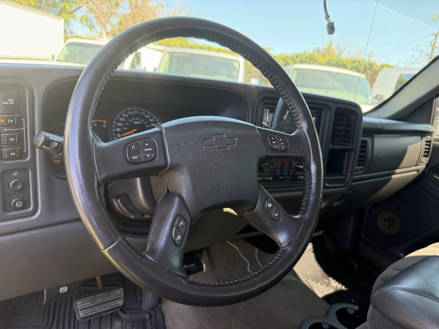 Used 2004 Chevrolet Silverado 3500 4x4 Crew Cab w/ Heavy-Duty Power Package image 11