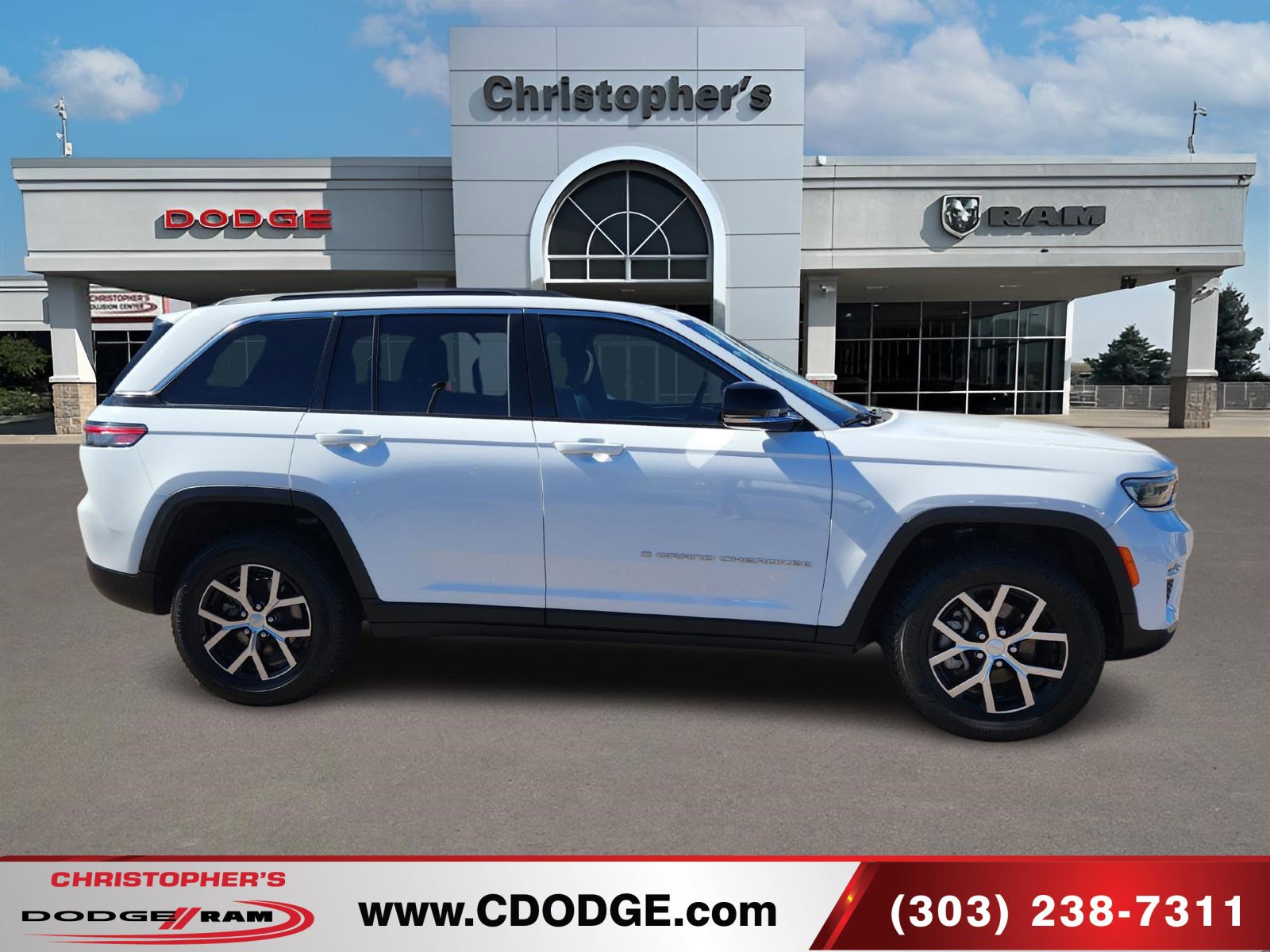 Used 2024 Jeep Grand Cherokee Limited image 2