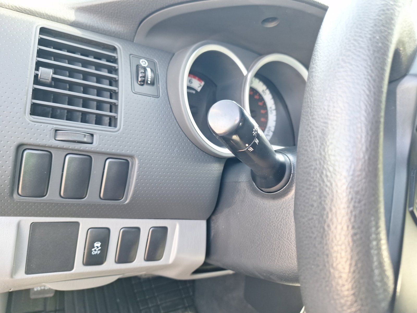Used 2015 Toyota Tacoma 2WD Access Cab image 18