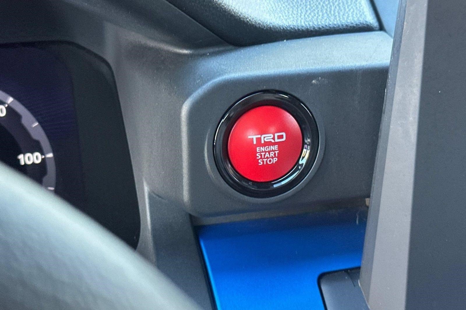 Used 2025 Toyota Tacoma TRD Sport AWD/4WD image 17