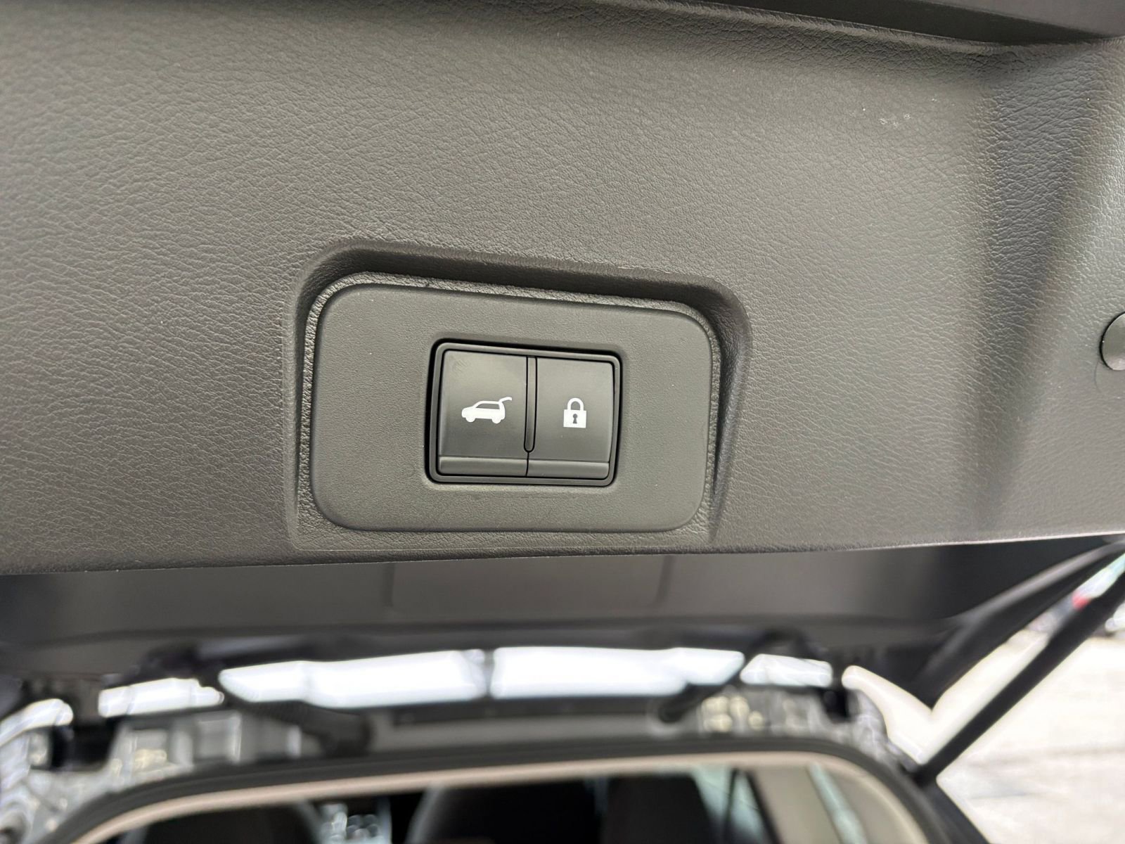 Used 2025 Nissan Rogue SV image 23