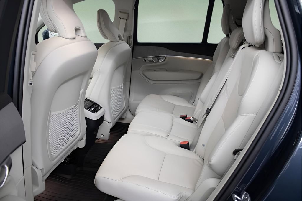 Certified 2025 Volvo XC90 B6 Plus w/ Protection Package Premier image 22