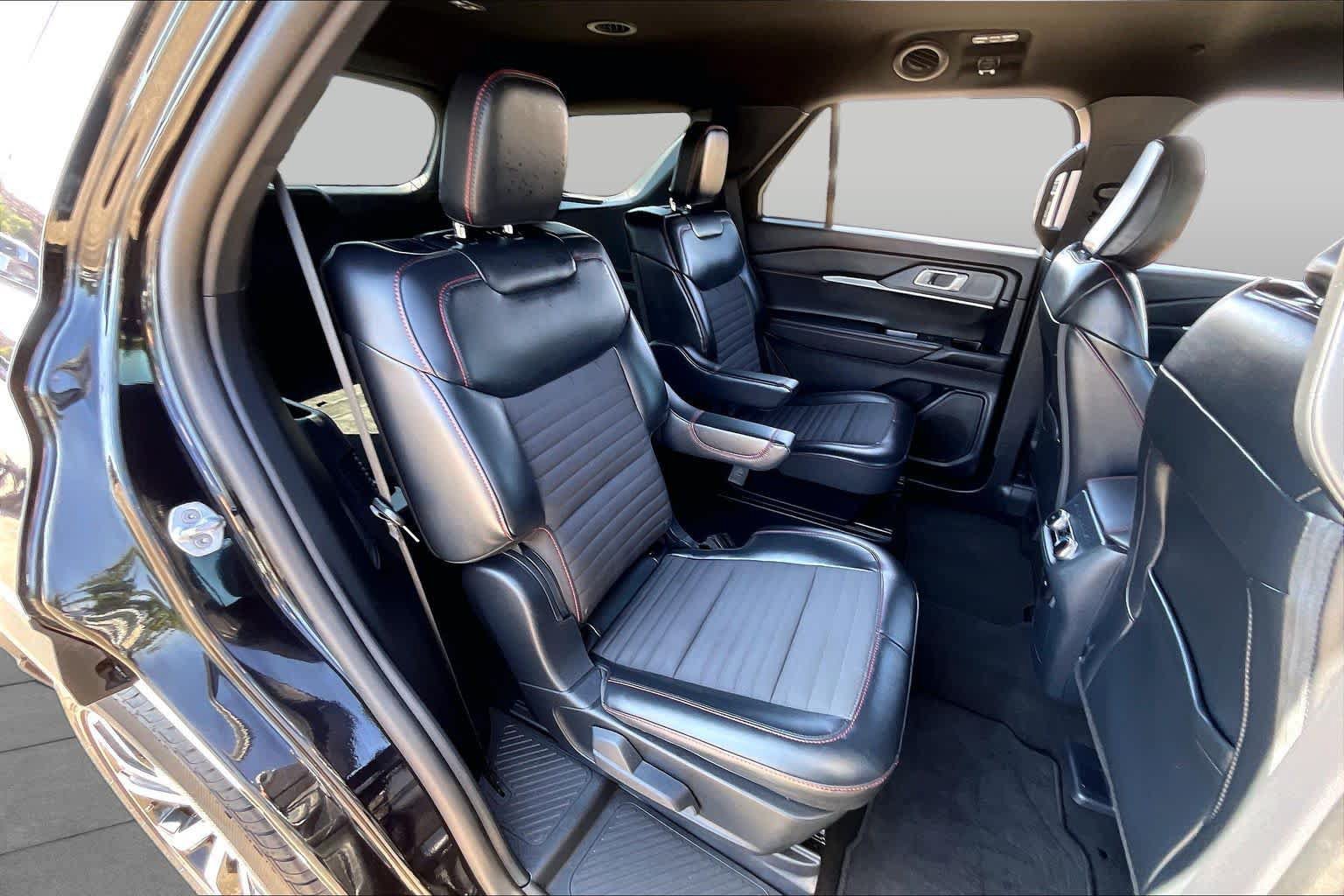 Certified 2025 Ford Explorer ST-Line AWD/4WD image 18