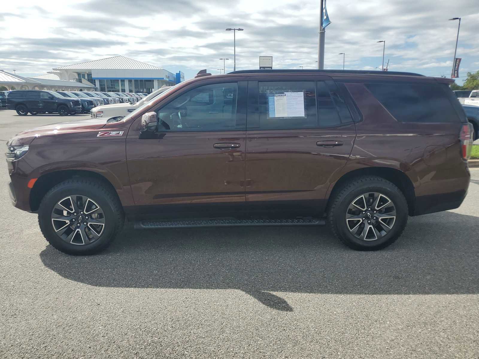 Certified 2022 Chevrolet Tahoe Z71 w/ Luxury Package image 2