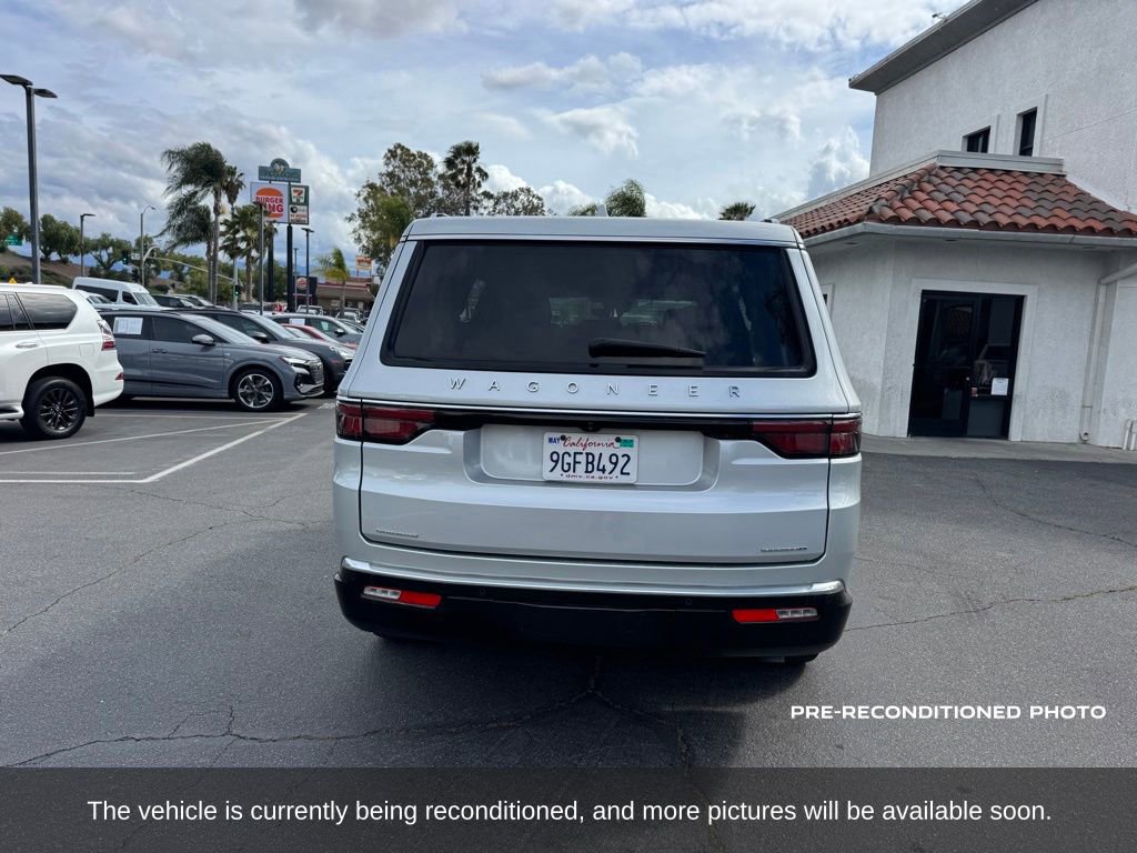 Used 2023 Jeep Wagoneer Series II AWD/4WD image 4