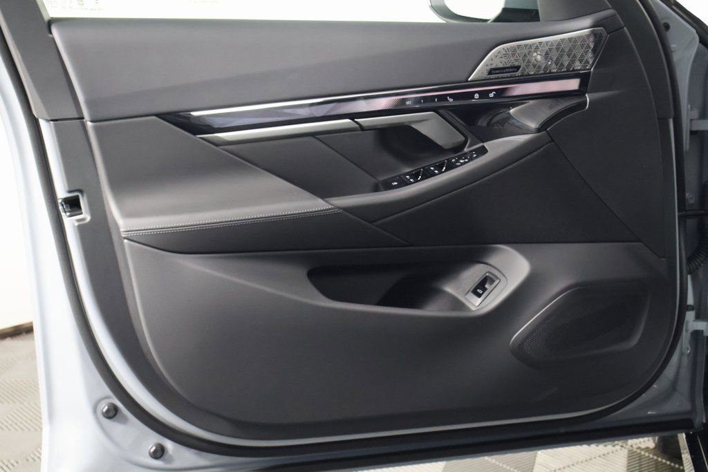 New 2026 BMW i5 eDrive40 w/ M Sport Package image 7