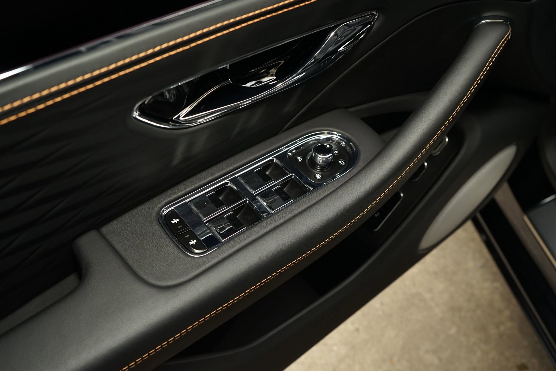 Used 2026 Bentley Flying Spur Azure image 28