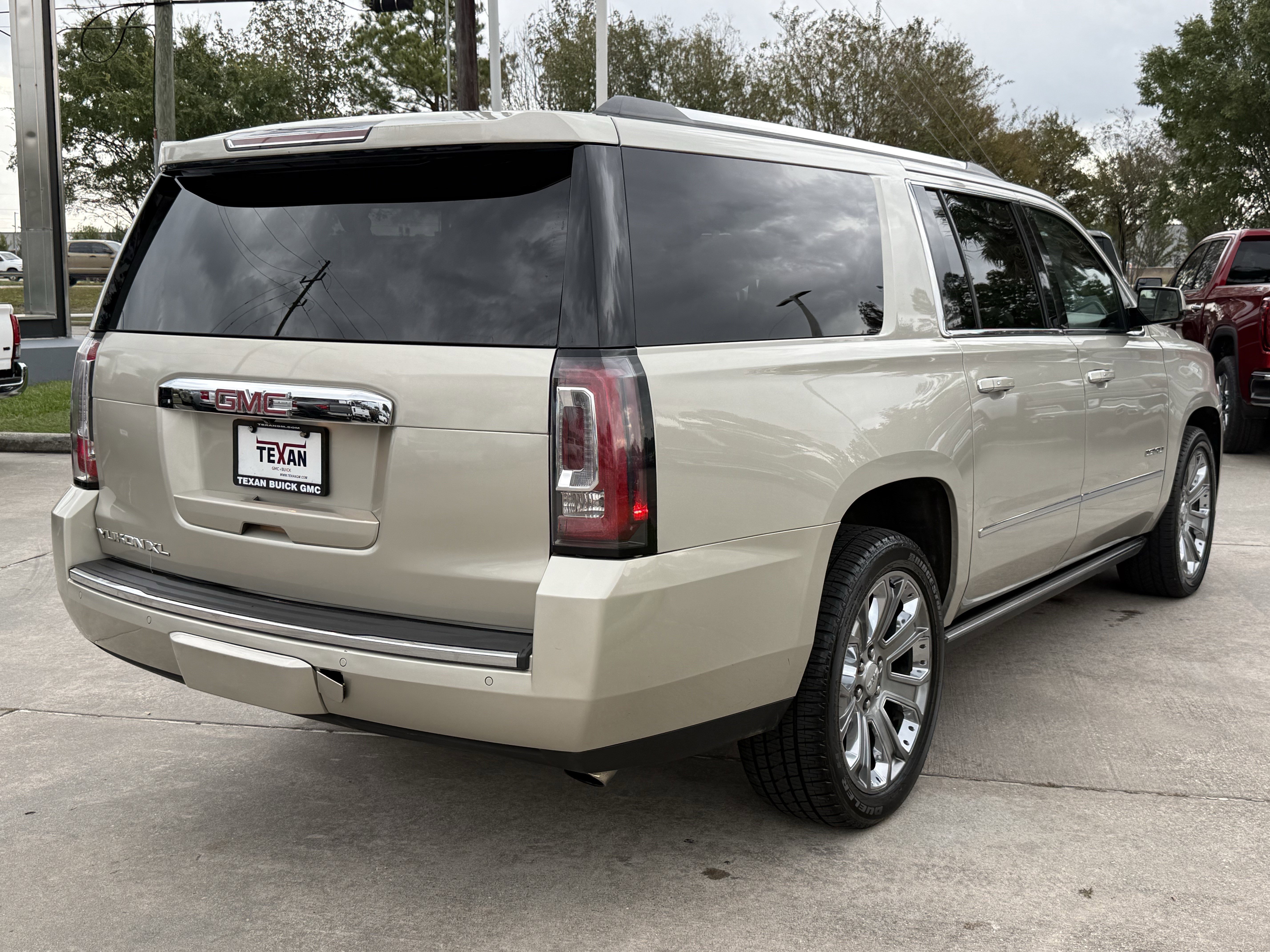 Used 2016 GMC Yukon XL Denali w/ Open Road Package image 5
