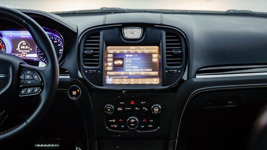 Used 2023 Chrysler 300 C image 14