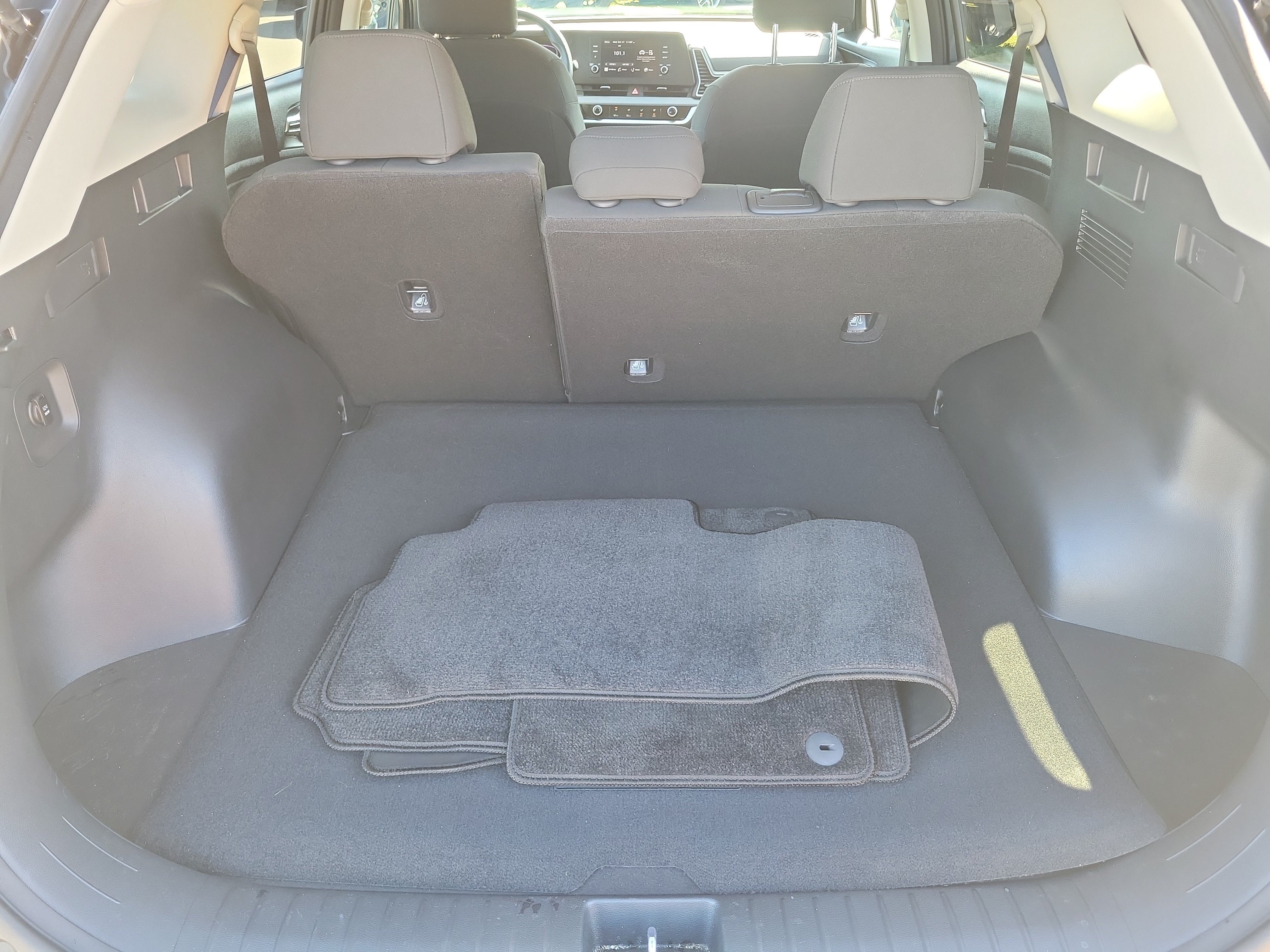 Used 2025 Kia Sportage LX FWD image 16