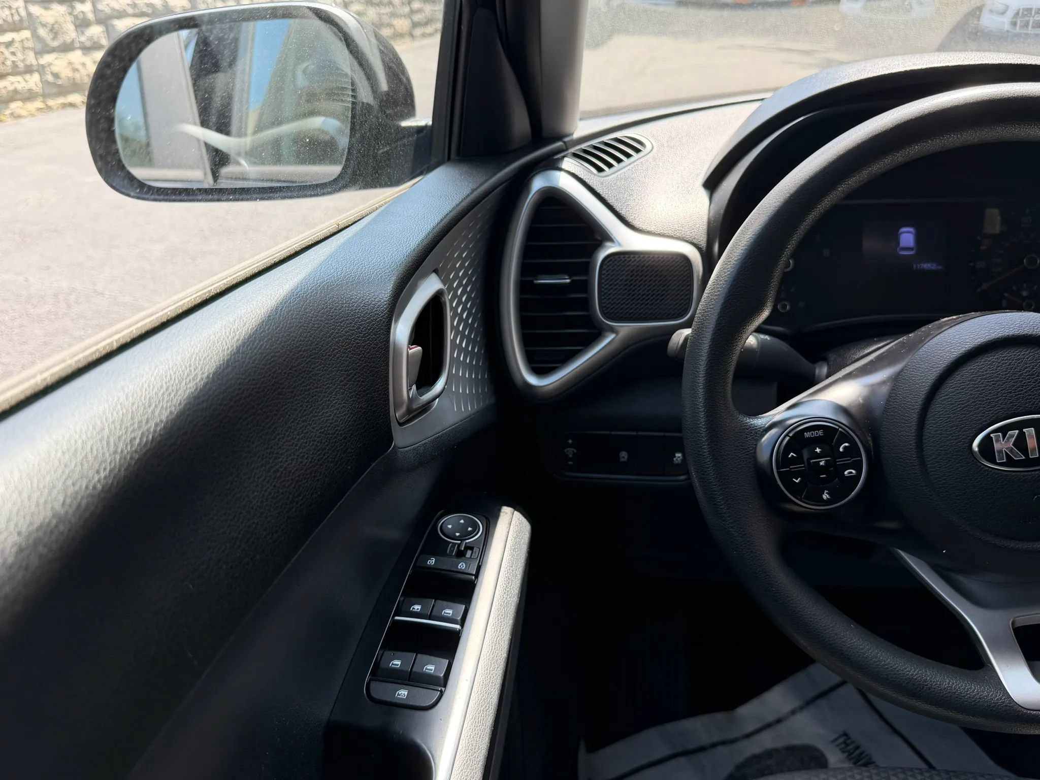 Used 2020 Kia Soul LX FWD image 18