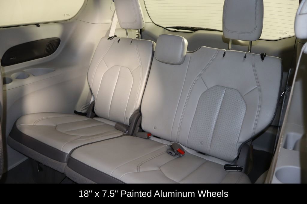 Used 2018 Chrysler Pacifica Touring-L Plus w/ Tire & Wheel Group image 10